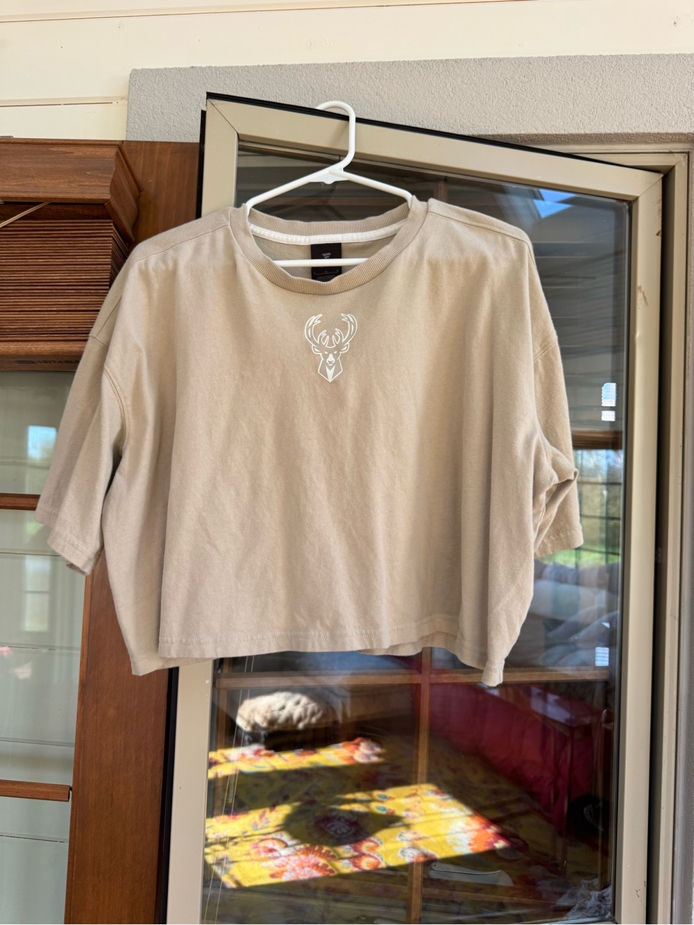 Signature Milwaukee Bucks Taupe Cropped Tee with White Deer Motif